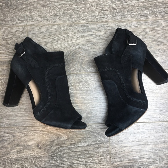 VINCE CAMUTO Black Leather Peep-Toe Booties 6 1/2 - Picture 2 of 10